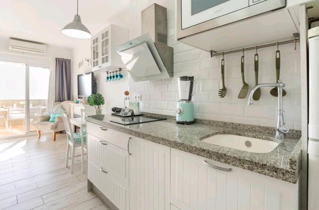 El Estudio De La Playa Benalbeach Holidays Deluxe Benalmádena Eksteriør bilde